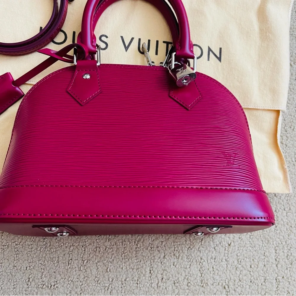 LOUIS VUITTON
Epi Alma BB Fuchsia - Picture 2 of 7